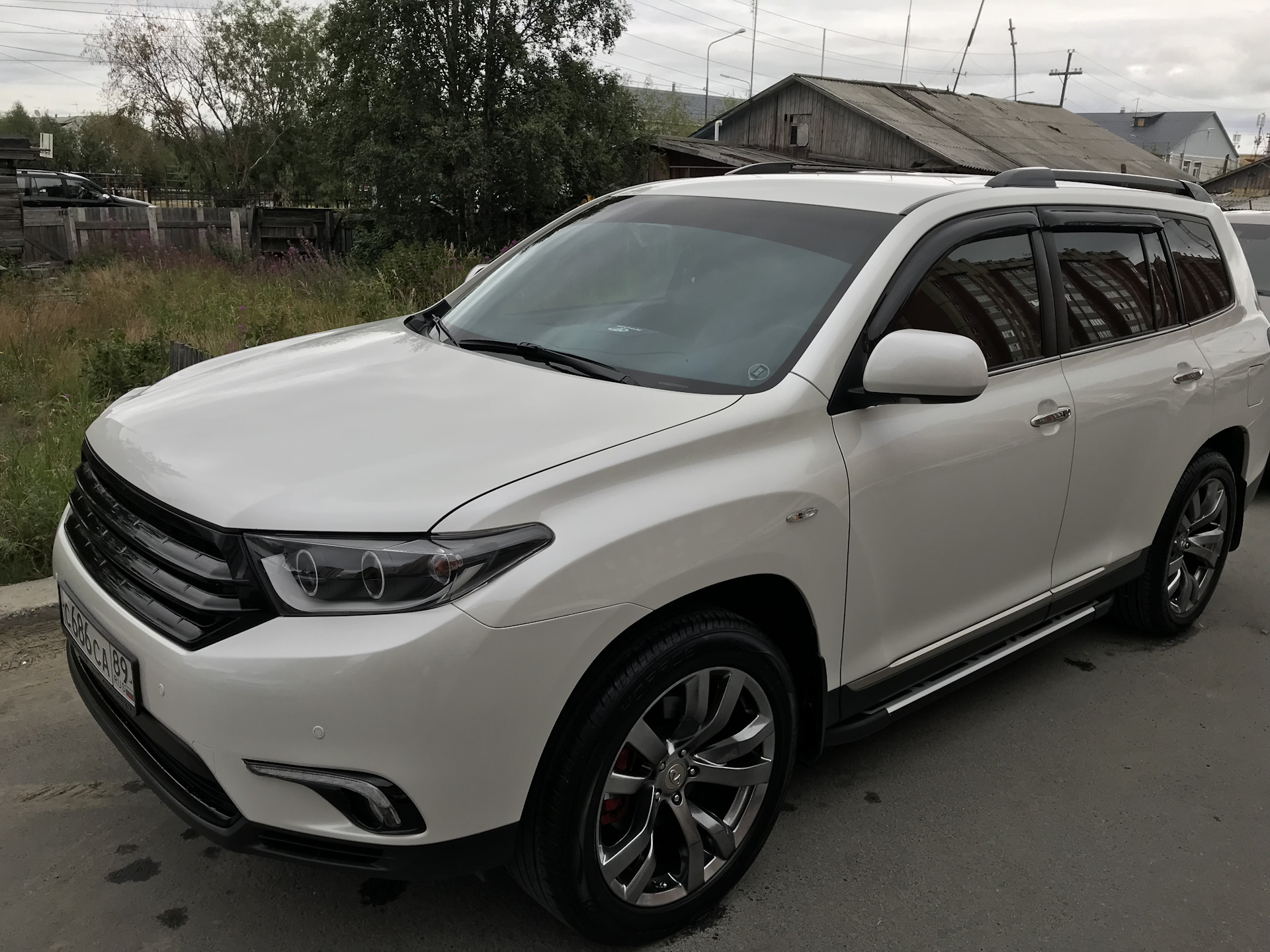 Хайлендер 2012. Toyota Highlander White. Тойота хайлендер 2 антихром. Тойота хайлендер 2012 антихром. Toyota Highlander 2014 антихром.