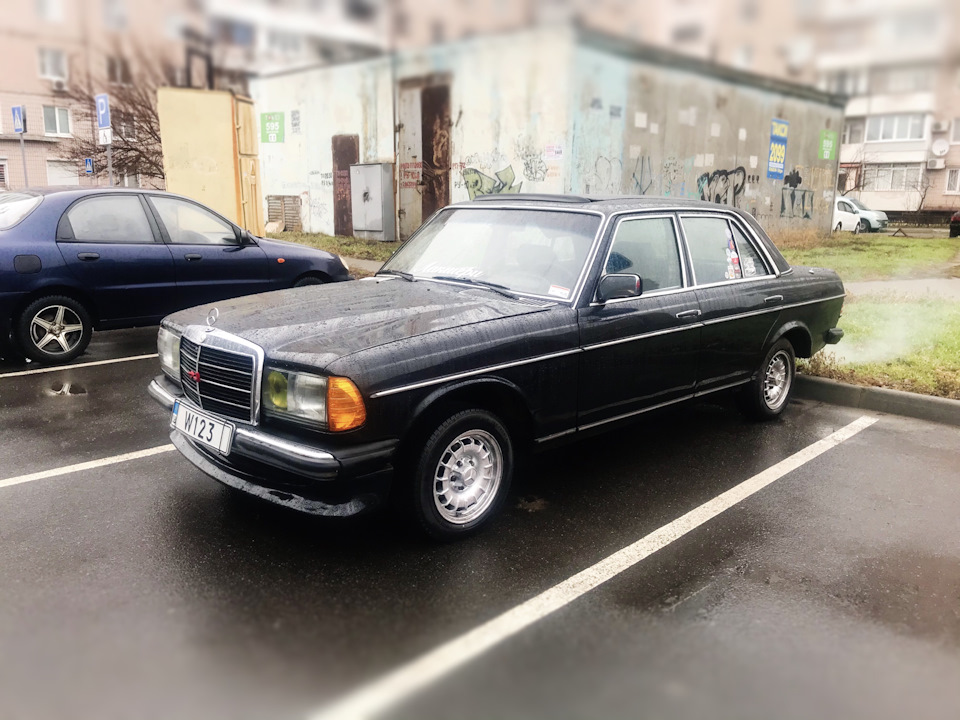 W123 черный