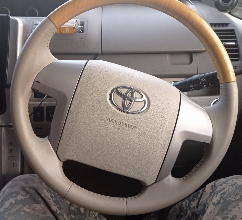 Покраска кожи на руле — Toyota Noah (2G), 2 л, 2009 года | своими ...