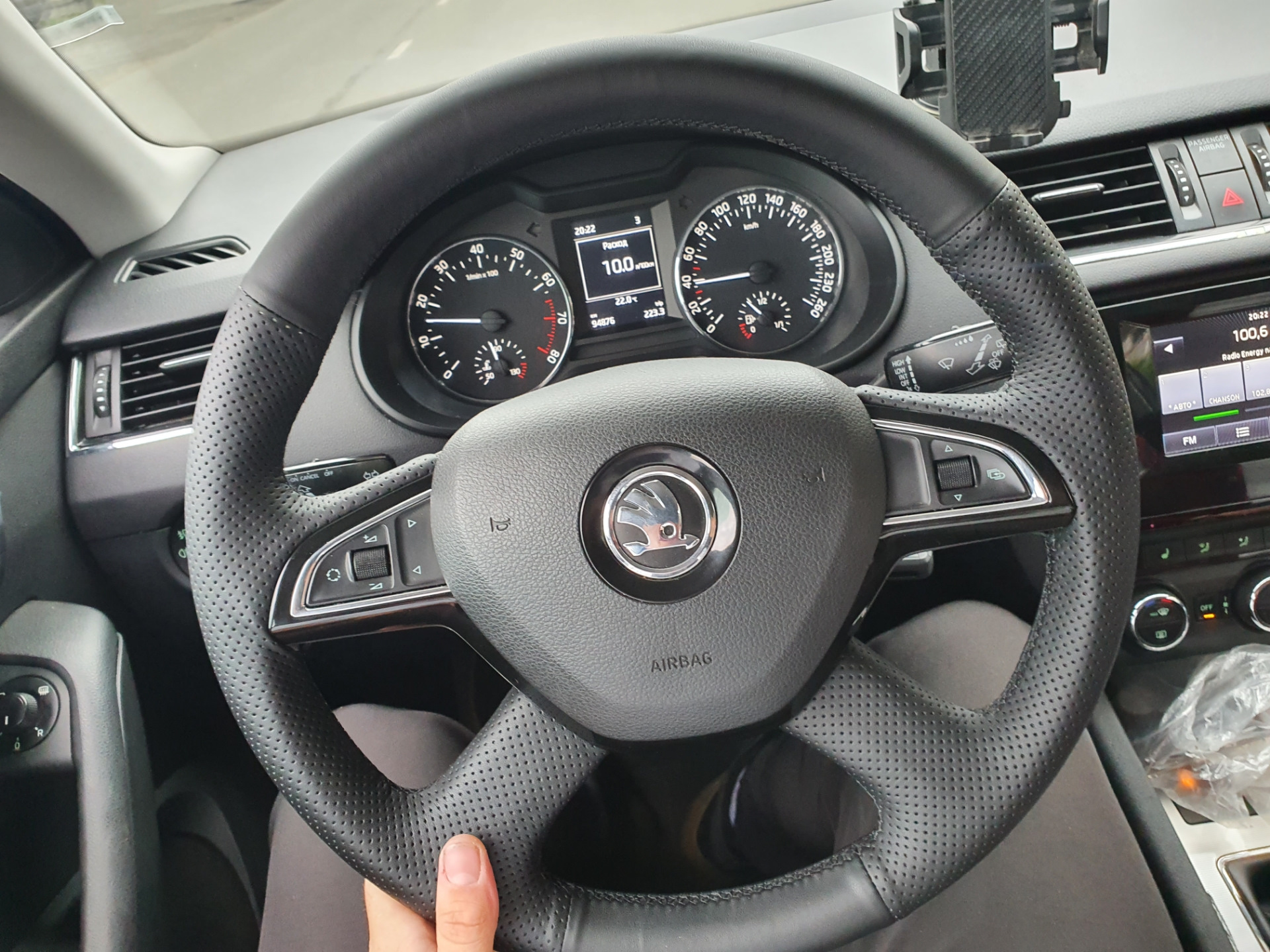 Оплетка на руль и ручка кпп — Skoda Octavia A7 Mk3, 1,8 л, 2014 года ...