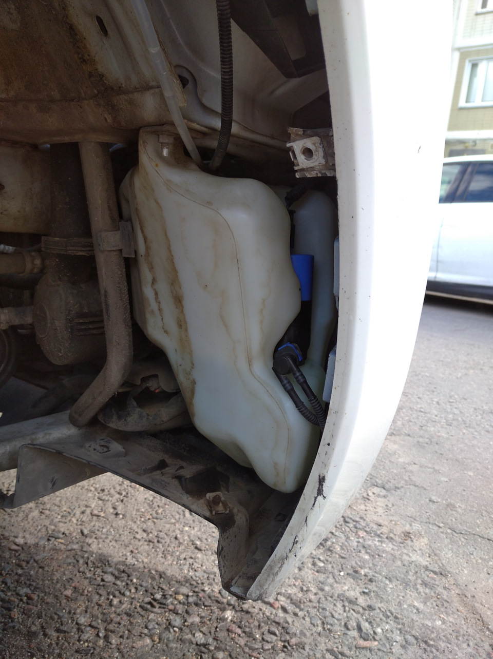 Замена насоса омывателя фар и трубки омывателя лобового стекла ...