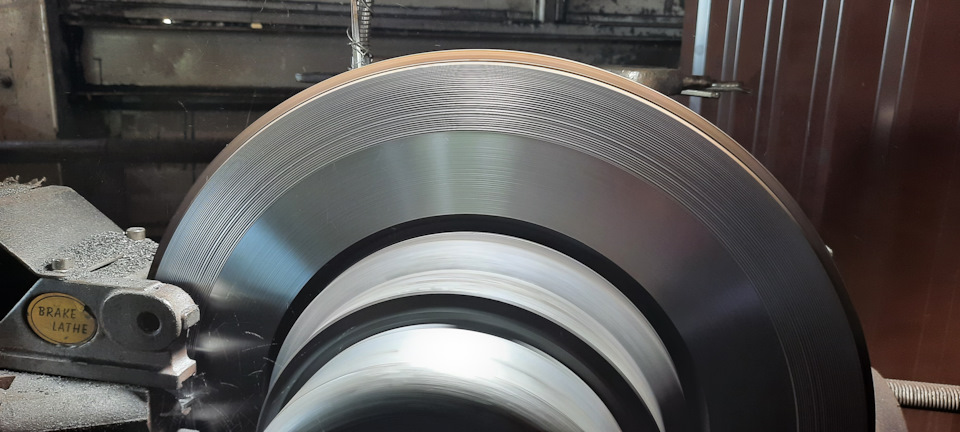 Проточил тормозные диски — BMW 7 series (E65/E66), 4 л, 2006 года ...