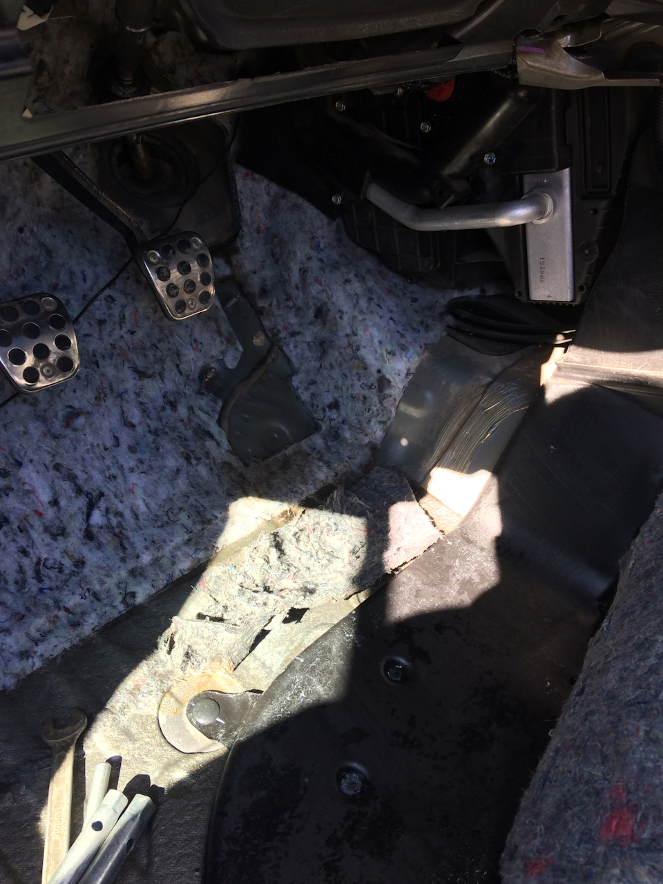 Вода под водительским ковриком — DRIVE2