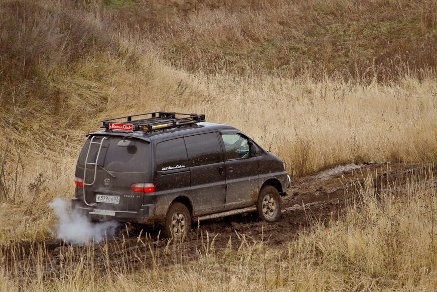 Полный привод отзывы. Старекс 2007 полный привод. Hyundai Starex off Road. Hyundai Starex 4wd off Road. Hyundai Starex h1 оффроад.