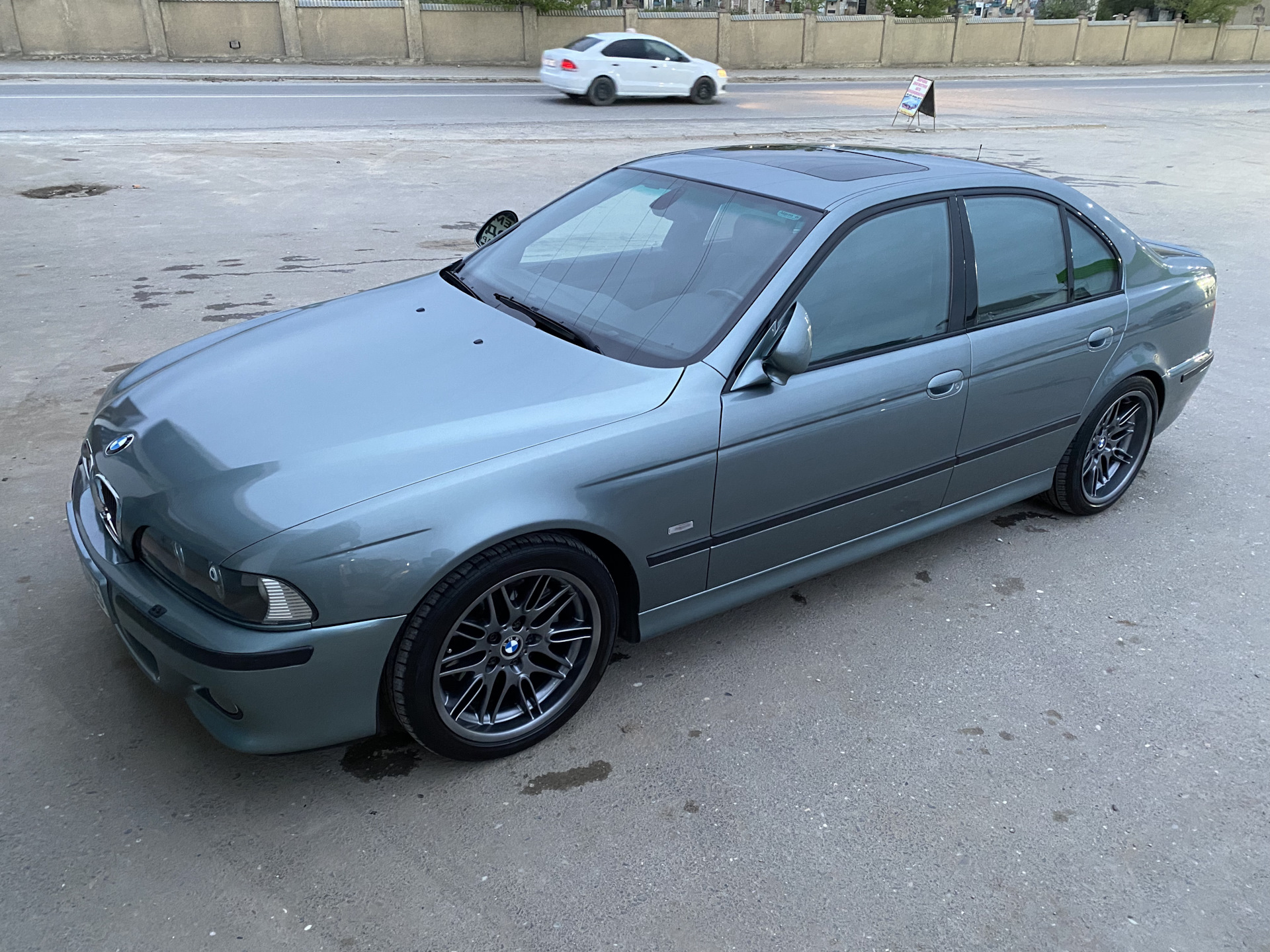 Новый аккумулятор оригинальный — BMW 5 series (E39), 3 л, 2001 года ...