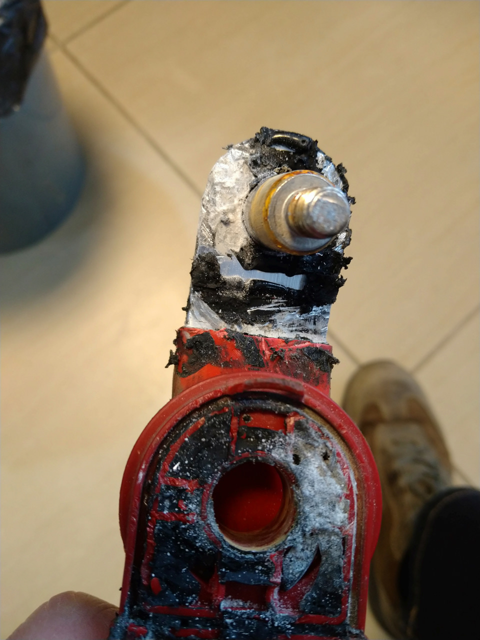 BMW F10 чинить всем. Плюсовая клемма. Повышенная разрядка аккумулятора ...