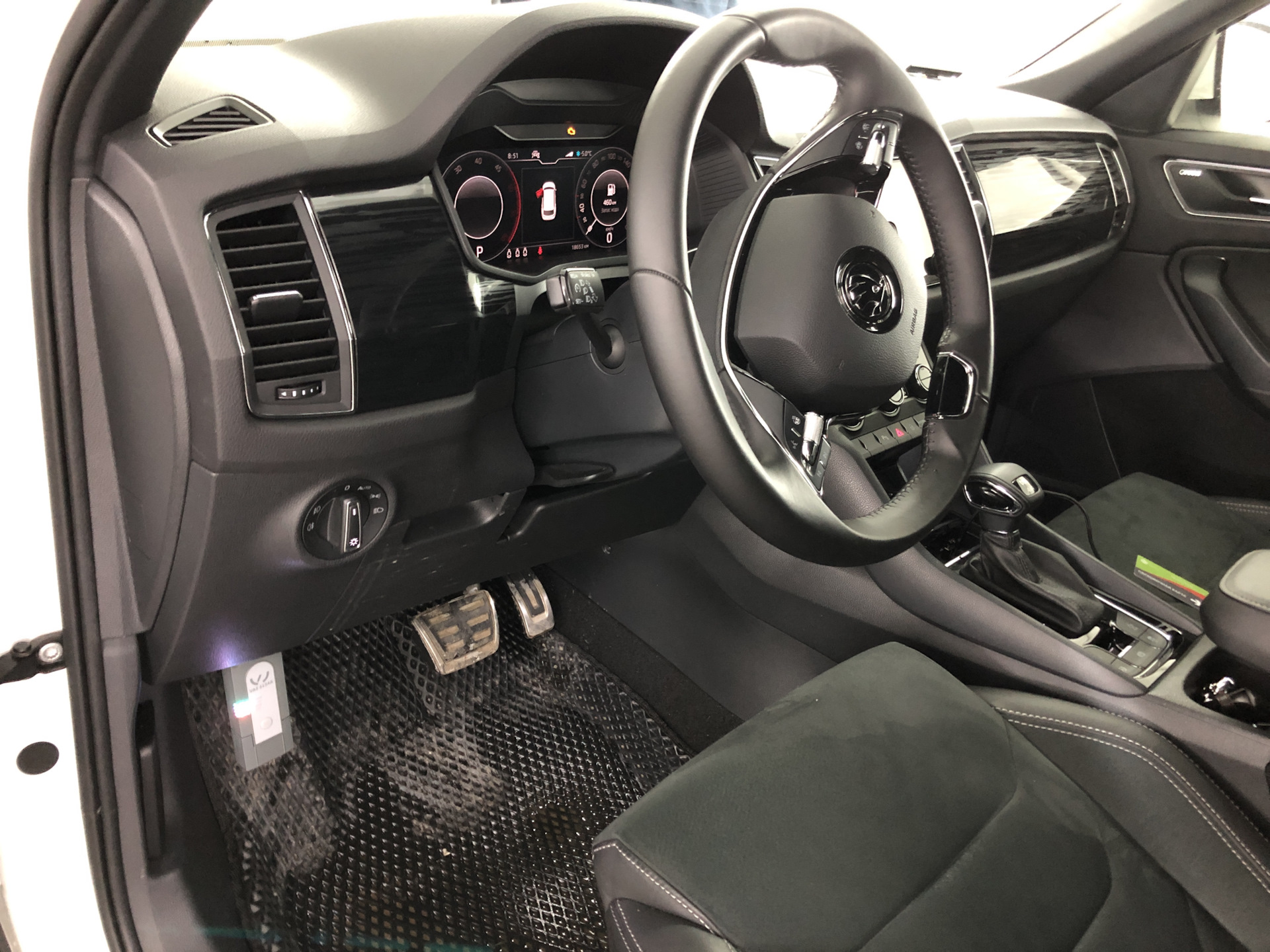 Круиз контроль шкода кодиак. Skoda установка адаптивного круиз контроля.