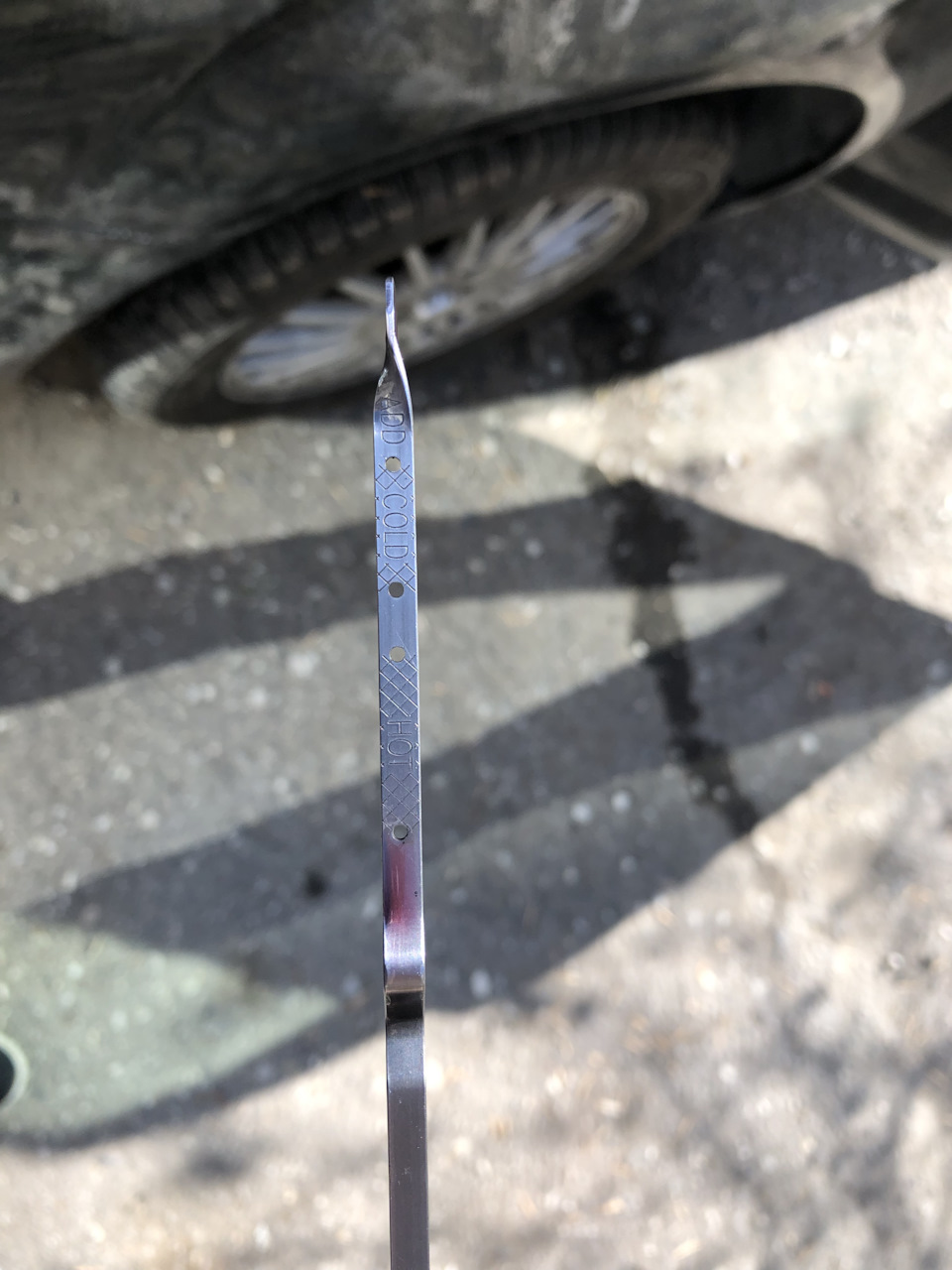 И главный вопрос, как проверять чертов уровень масла в нашей чертовой коробке? Завел, вытащил щуп, протёр, снова повторил, уровень на кончике и за пределами HOT — ГАЗ Сайбер