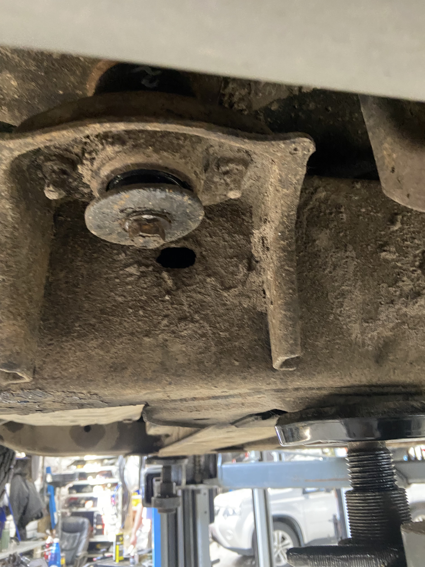 Замена опор кузова — Nissan Pathfinder (3G), 2,5 л, 2006 года | визит ...