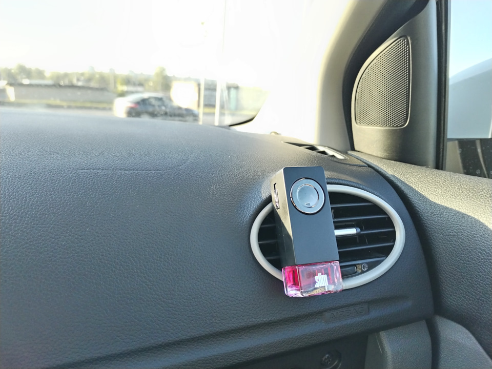Ароматизатор SLIM на дефлектор. — Ford Focus Hatchback II, 1