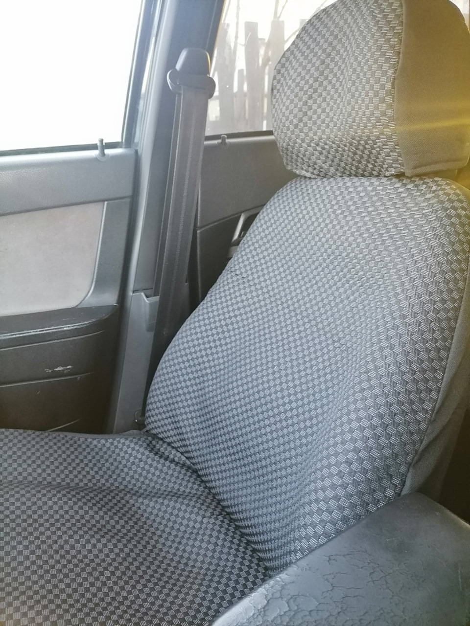 Новые чехлы и заводской подогрев сидений. — Lada Приора седан, 1,6 л ...