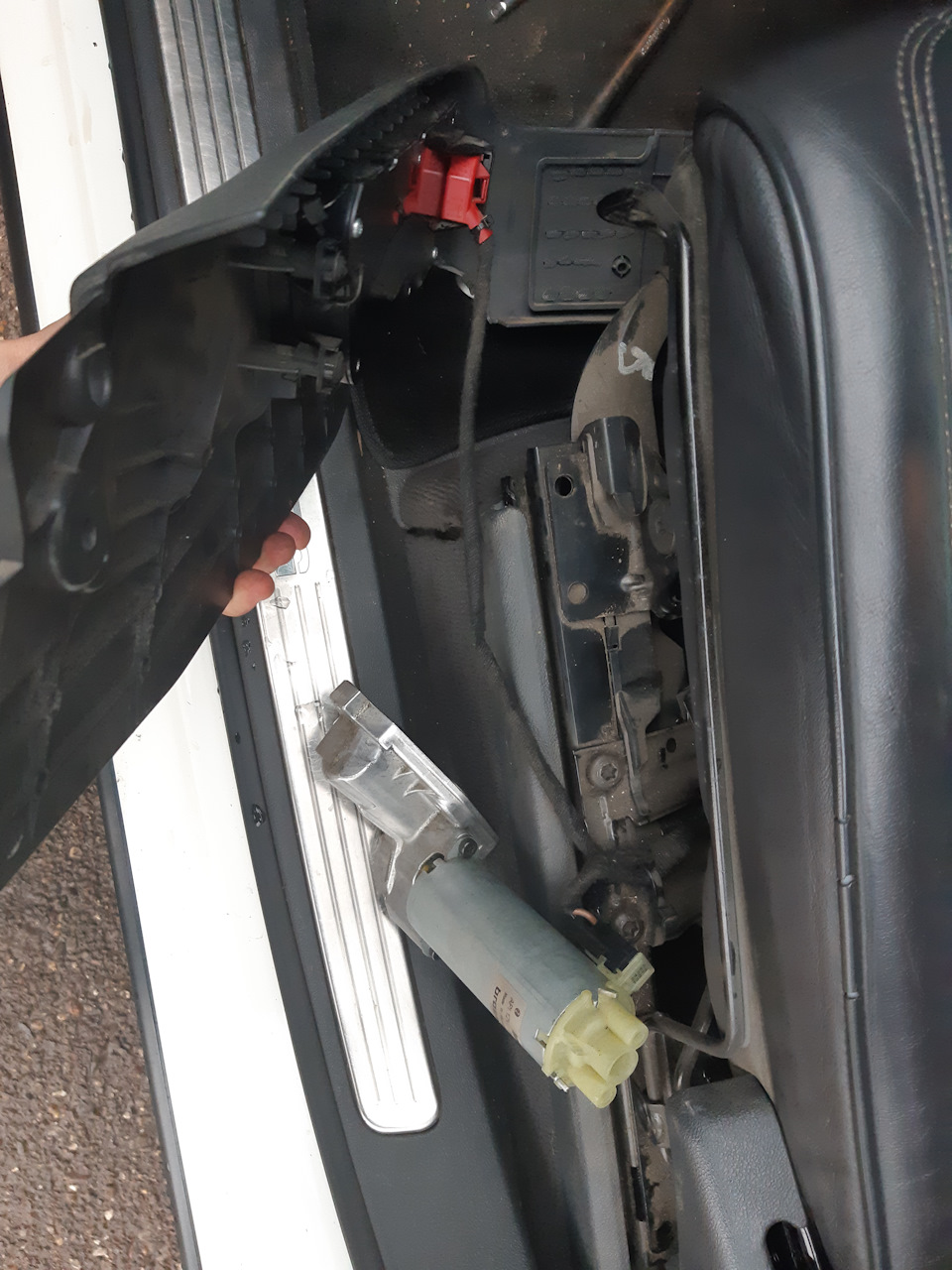 Замена шестеренки электропривода водительского сиденья — Volkswagen ...