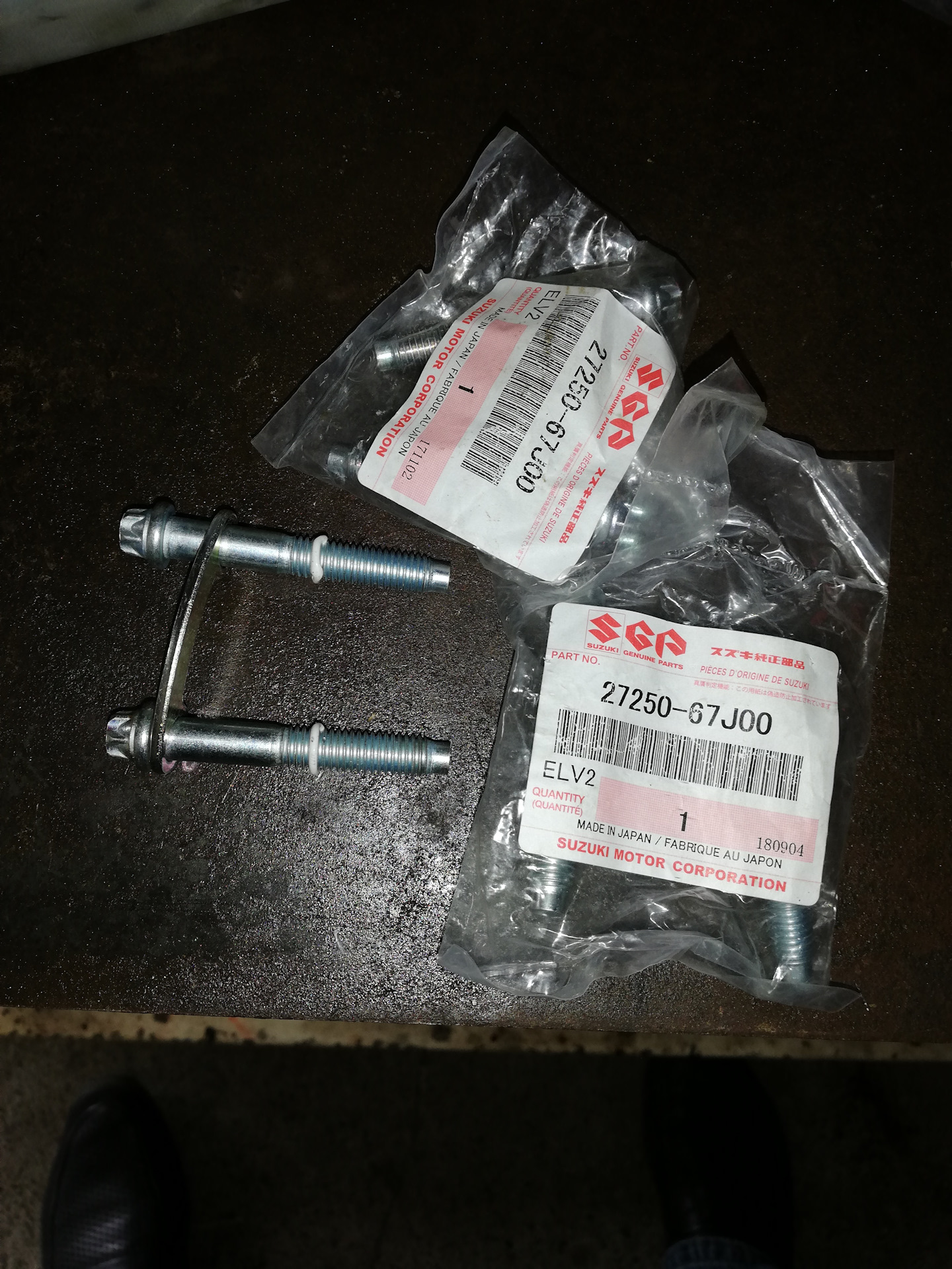 Шпильки сузуки гранд витара. 2725067j00. 27250-67j00. Suzuki 27250-67j00. Болты крепления переднего кардана Сузуки Гранд Витара.