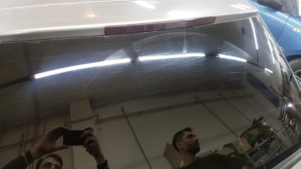 Полировка мелких царапин(залысин) заднего стекла — Audi A4 Avant (B6 ...