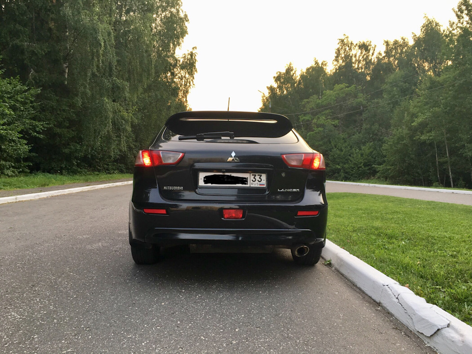 Глушитель под бампером (в живую хорошо видно) — Mitsubishi Lancer Sportback