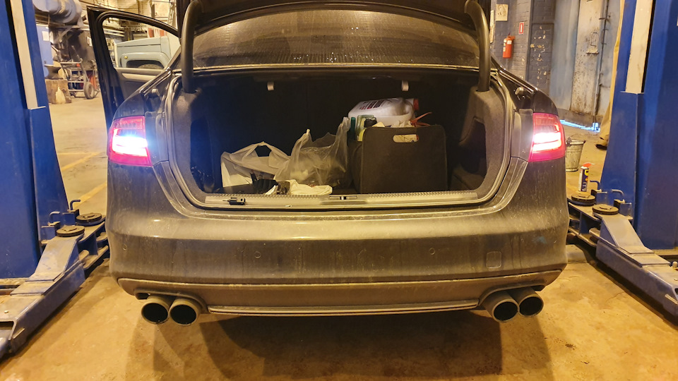 Заменил расширительный бачок, щетки стеклоочистителя — Audi A4 (B8), 2 ...