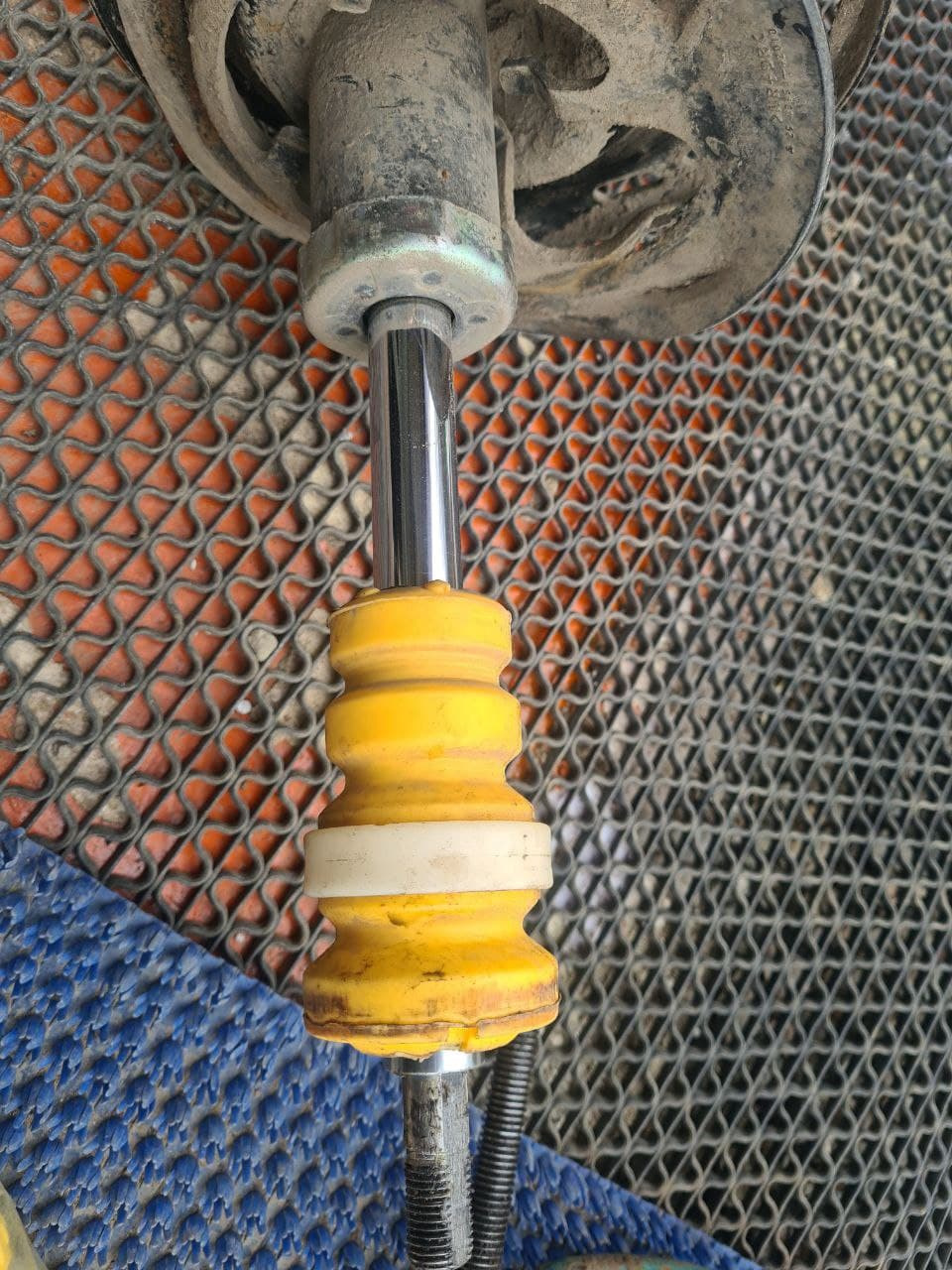 Замена рулевой тяги, наконечника и пыльника стойки — Toyota RAV4 (III ...