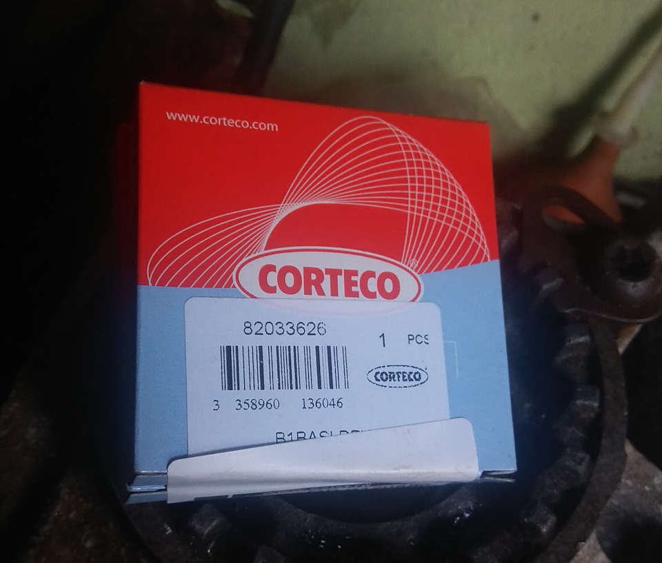 Запчасти на фото: 01033626B, 136046. Фото в бортжурнале Ford Sierra