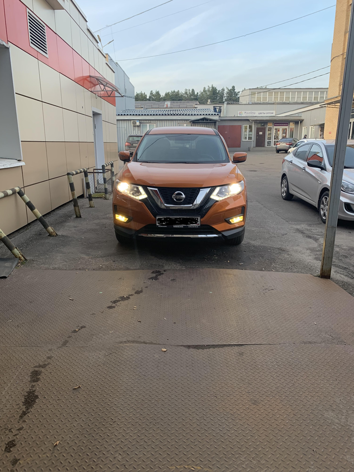 Замена ламп в противотуманных фарах Nissan X-trail T32 рестайлинг ...