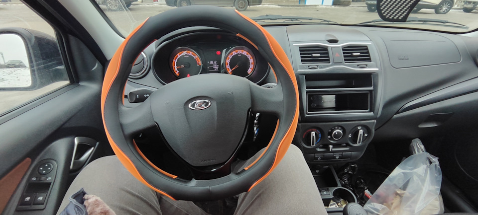 Первые ништяки — Lada Гранта Cross, 1,6 л, 2023 года | аксессуары | DRIVE2