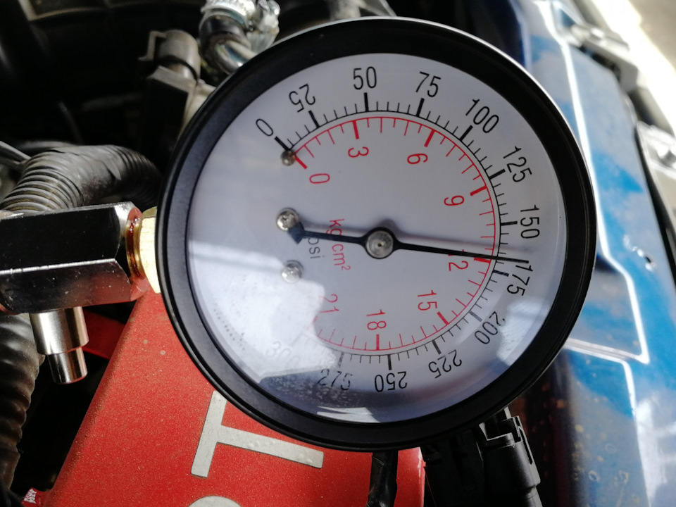 компрессия москвич 412. замер компрессии форд маверик 3. компрессия тойота камри 4с. проверка компрессии в цилиндрах двигателя. Ssangyong kyron замер давления топлива.