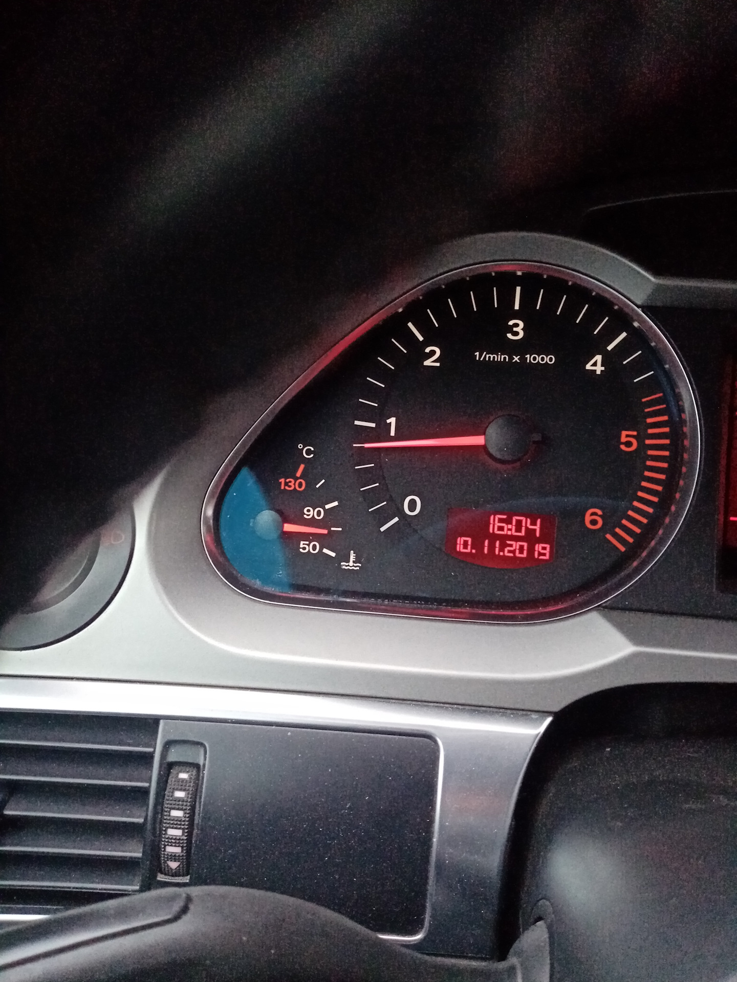 Греется ауди а6 с5. Приборная панель ауди а6 олроуд 2001. Греется ауди а6 с5. Кнопки бортового компьютера ауди а6с5. Панель приборов ауди а6 с5 1999.