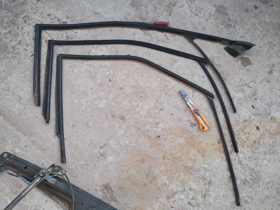 Верхняя стандартная Ауди С4; Средняя доработанная С4 в с3; нижняя стандартная от Ауди С3; — Audi 100 (C3)