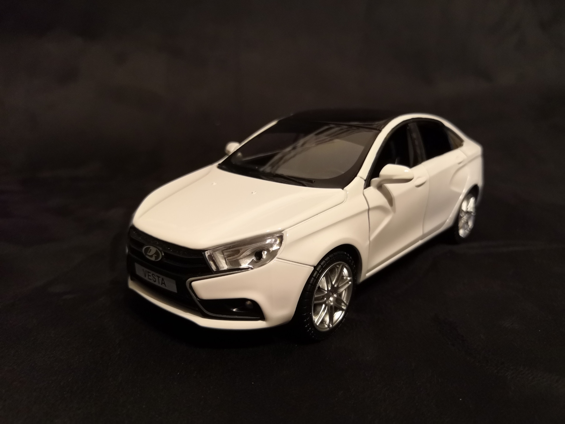 Лада веста 1 24 модель. 1:43 лада веста св кросс. Лада vesta 1:43. Lada 1:24 автопанорама. Моделька vesta sprint.