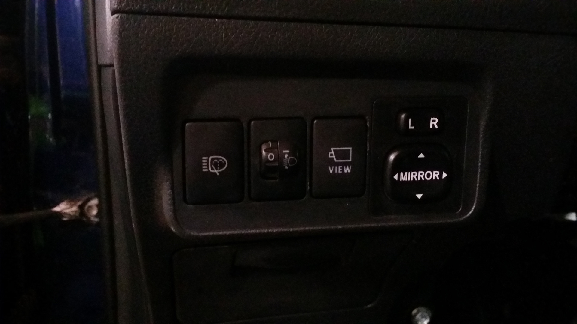 кНОПКА ВКЛЮЧЕНИЯ ПЕРЕДНЕЙ КАМЕРЫ — Toyota Corolla (140/150), 1,6 л ...