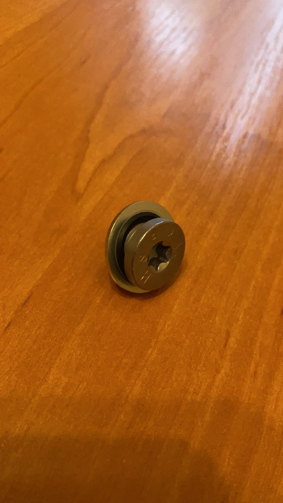 Течь масла из под сливной пробки поддона — Volkswagen Polo Sedan, 1,6 л ...