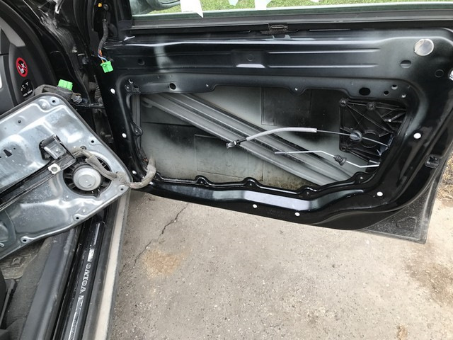 Ремонт замка двери Volvo XC70. Замена моторчика паразита. (Видео) - Volvo XC70 I