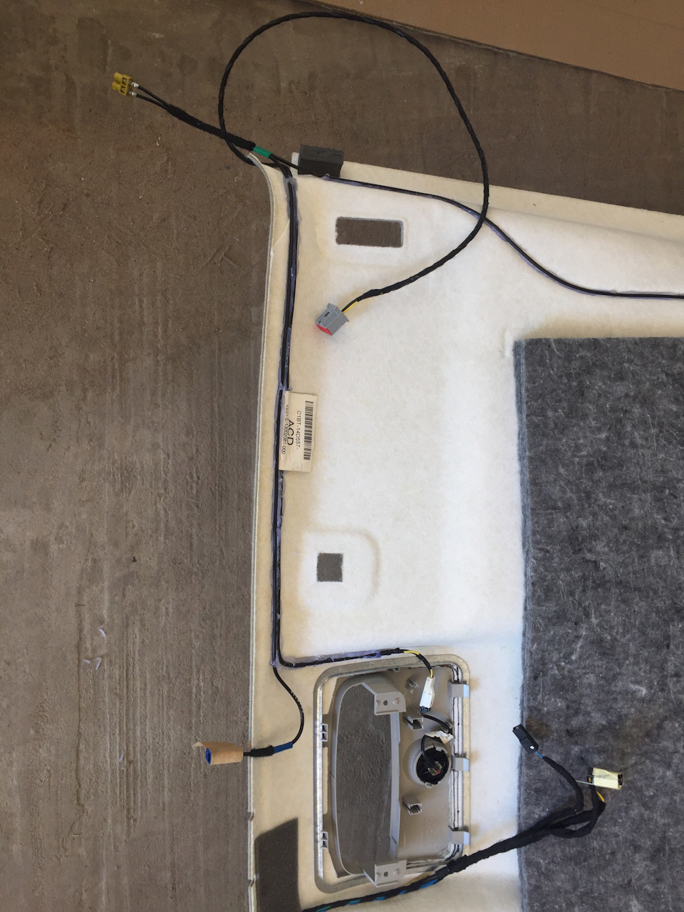 Потолочная панель с проводом антенны, микрофона и GPS — Ford Fiesta (Mk VI)