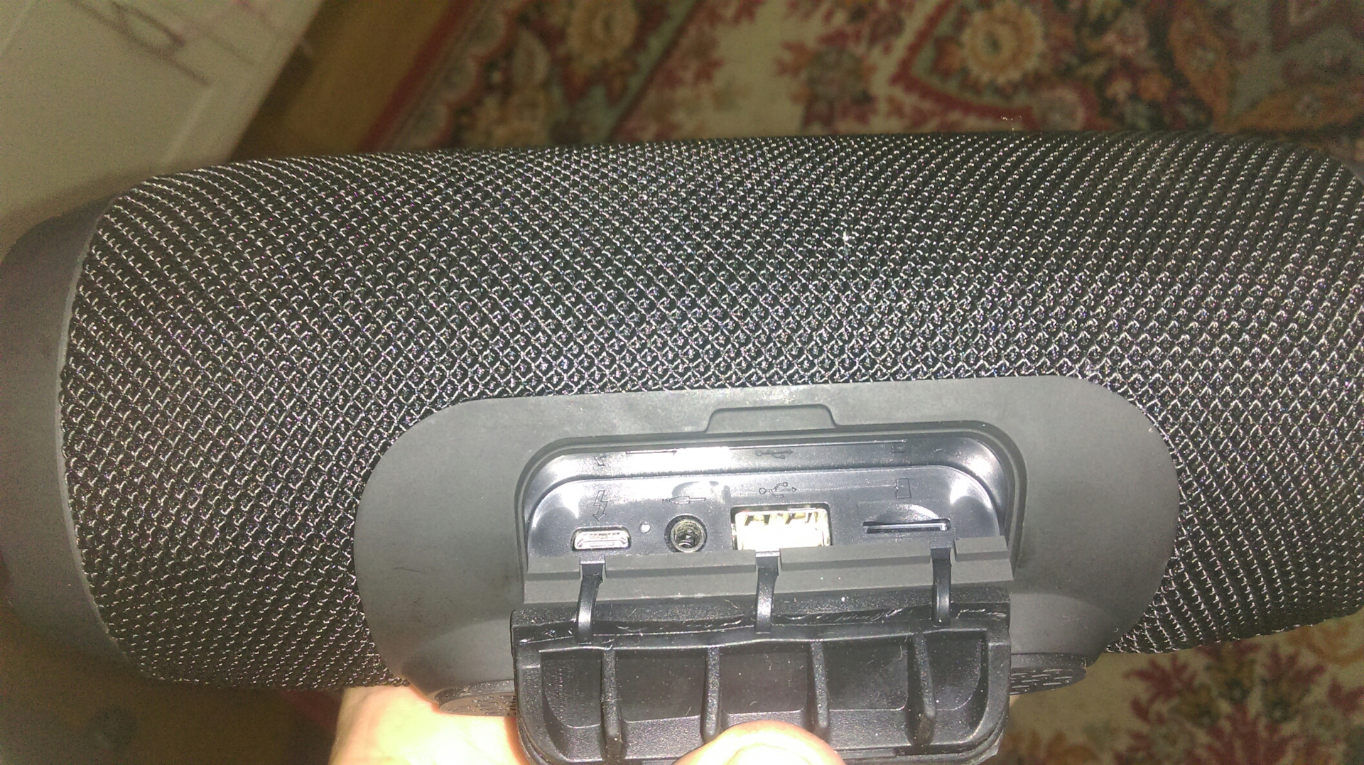 Charge 3 разъемы. Колонка jbl charge 3 разъемы. Колонка jbl charge 3 бирюзовая разъемы. Charge 3 разъемы. Разъем колонки джбл чардж 3.