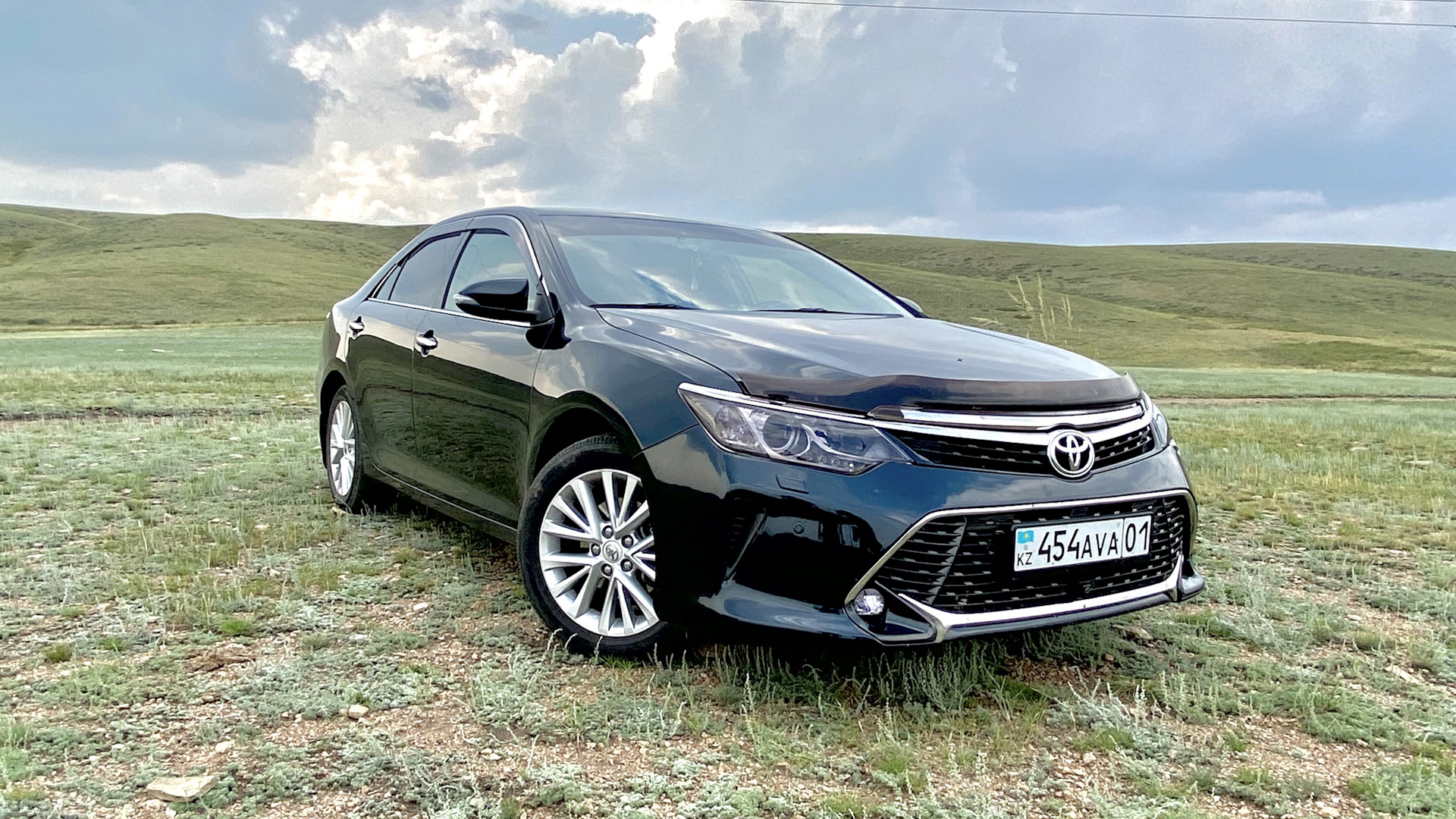 Колесо астаны. Тойота Камри 50 спорт. Камри 50 12 год. Camry xv50 car Play. Тойота Камри 50 на обложку ВК.