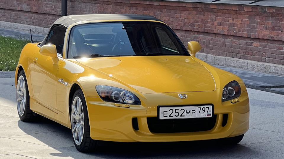 Honda s2000 желтая