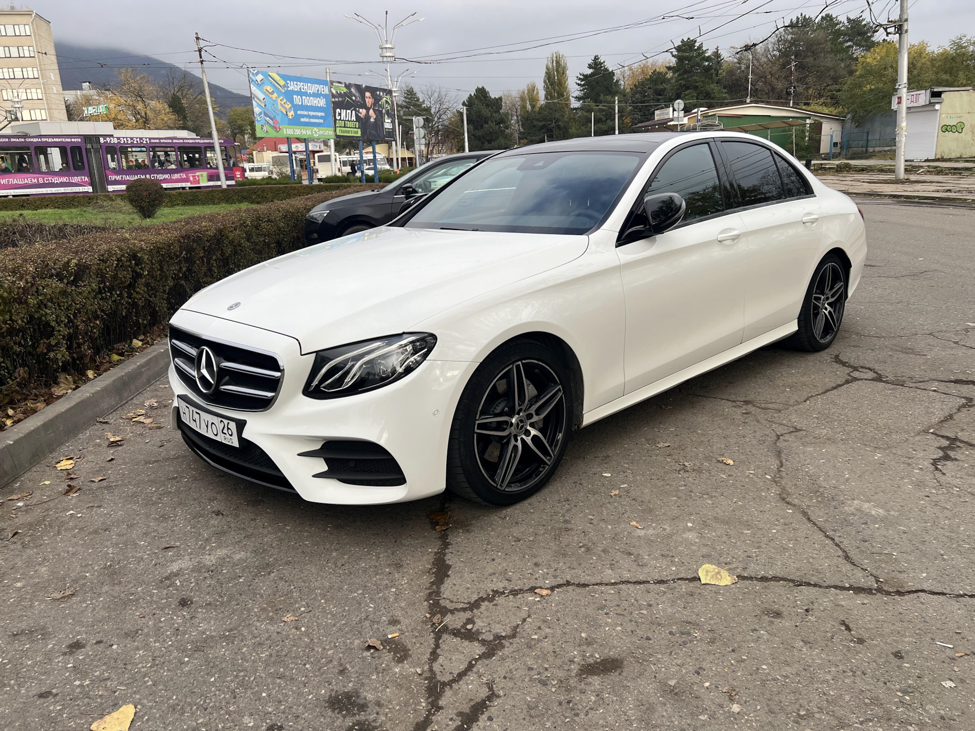 Капот мерседес е200. Горбатый капот w213. а928то53 мерседес.