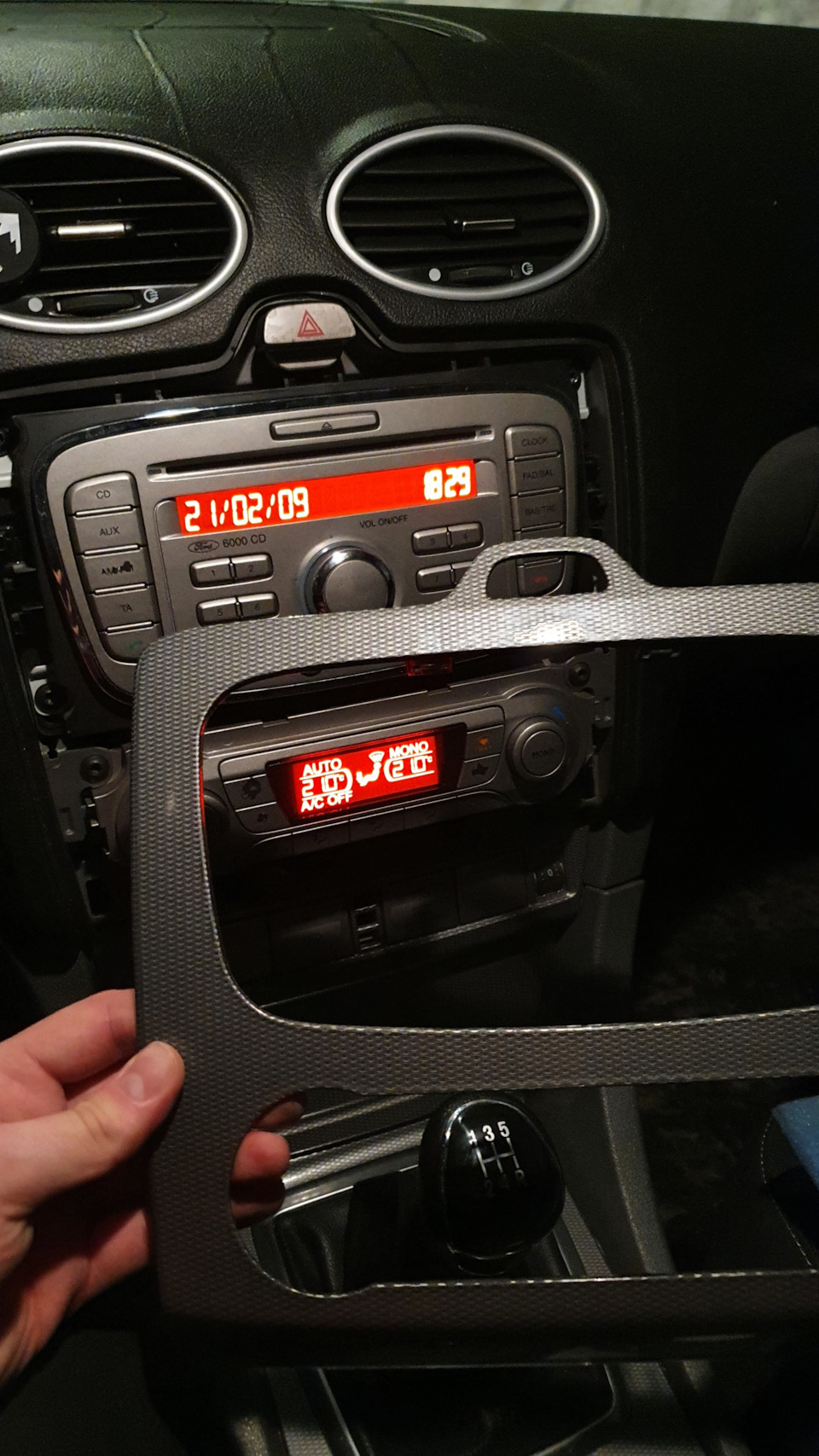 Рамка — Ford Focus Sedan II. Запчасти на фото: 0210209