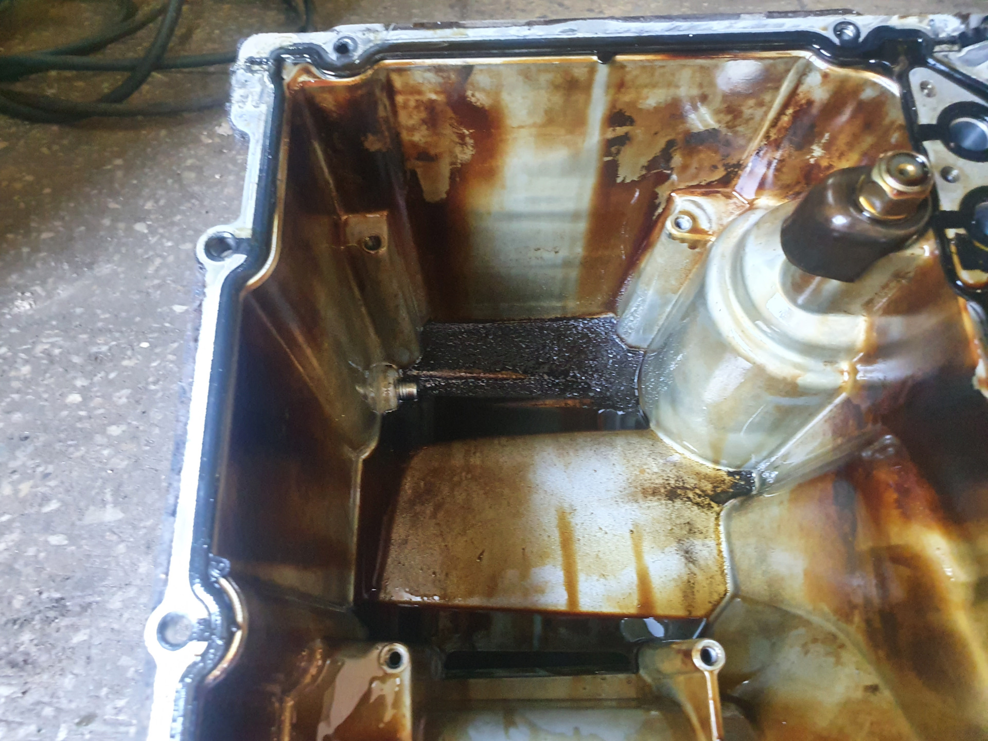 Замена прокладки поддона ДВС — Cadillac Escalade (3G), 6,2 л, 2011 года ...