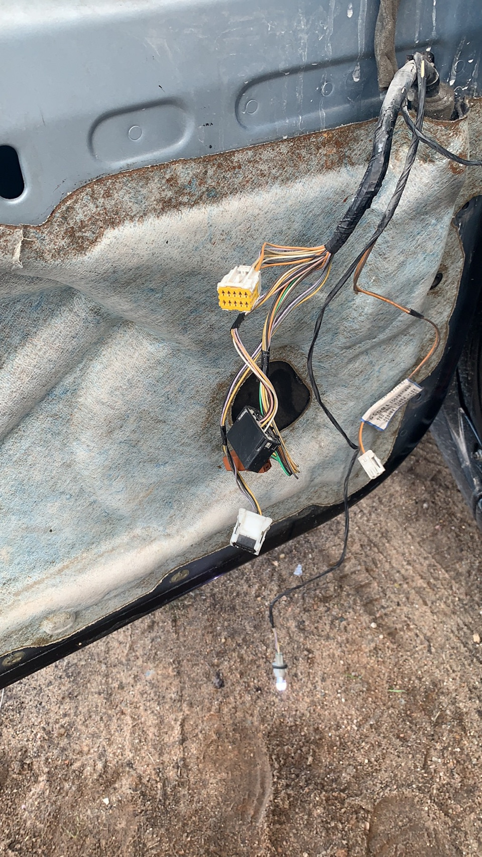 Потухло приборная панель, не работает печка, не горит одна фара и тд ...