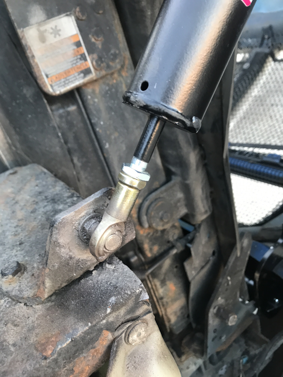 Замок капота тоже новый -350$ — Kenworth T2000