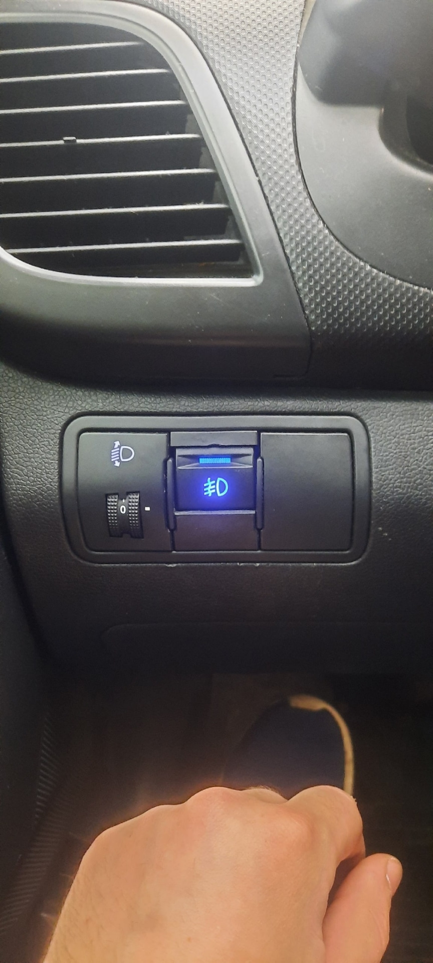 Кнопка включения ПТФ — Hyundai Solaris (1G), 1,6 л, 2012 года ...