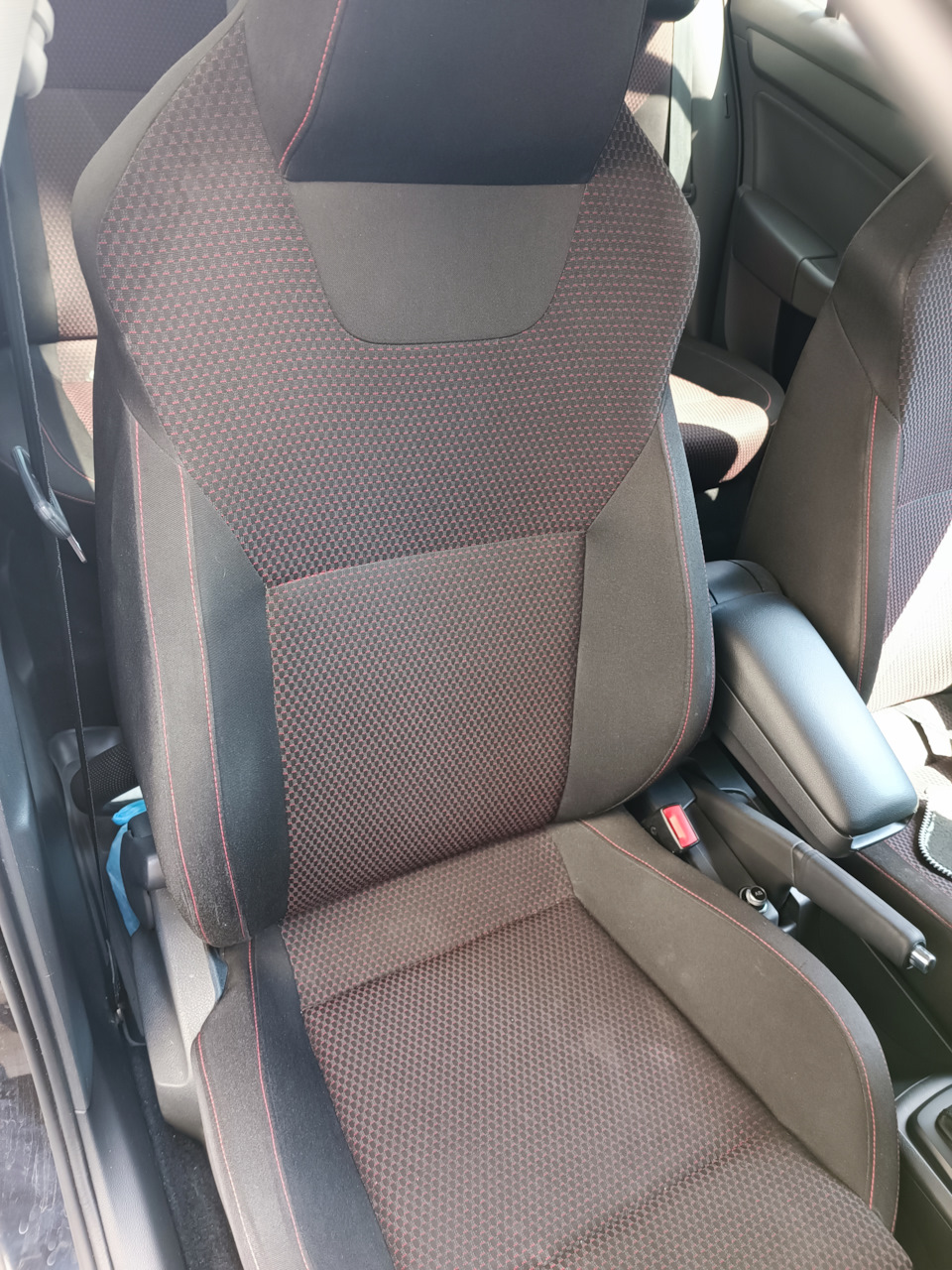 Сиденья шкода рапид спорт. Шкода рапид 2019. Сиденья skoda rapid. Спортивные сиденья рапид. Спортивные сиденье рапид.
