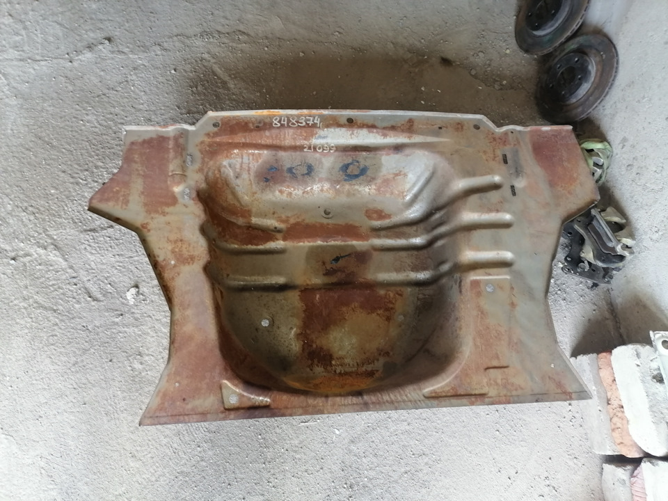 Ниша запасного колеса ВАЗ 21099 на Lada 21099. | 3 000 ₽ в городе ...