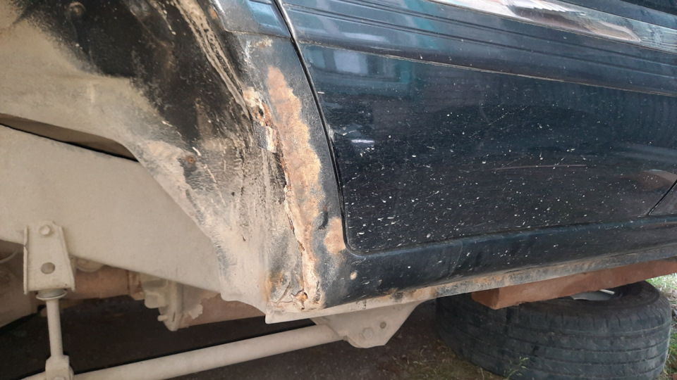 Задняя арка (Тут я еще не видел, что сгнил порог снизу полностью на треть) — Toyota Land Cruiser 100