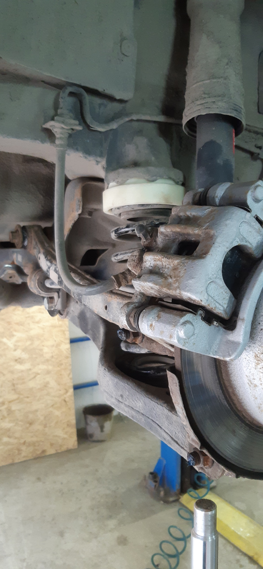 Замена сайлентблоков и установка проставок на заднюю подвеску — KIA ...