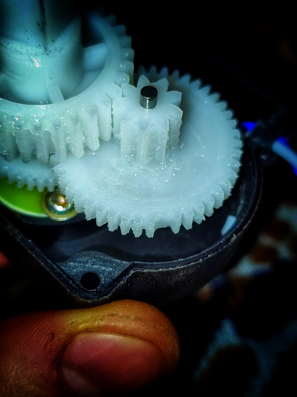 Вот этот зуб на шестерёнке отвалился через час после установки🤯 — Lada Приора хэтчбек