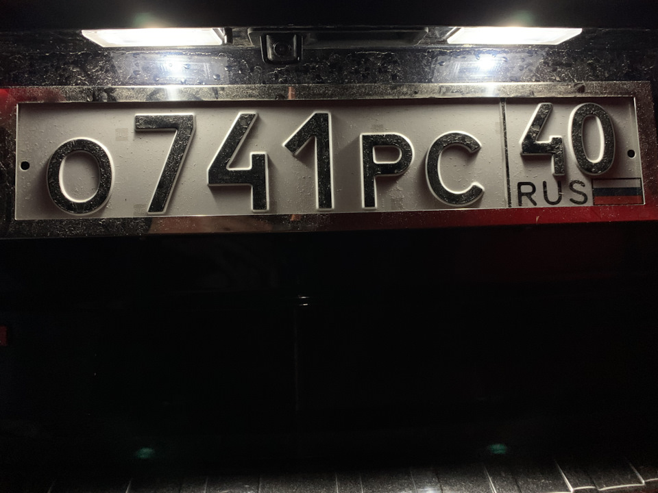 подсветка номеров sorento с камерой. подсветка номера соренто. подсветка номера kia sorento. плафон подсветки номера киа соренто 2015. фонарь освещение заднего номера киа соренто 2012.