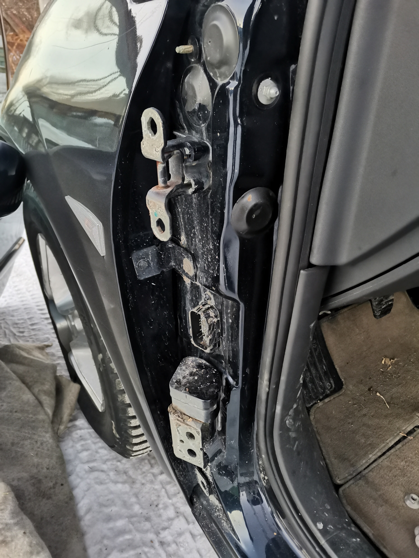 Ремонт дверной петли. — Renault Megane II, 1,5 л, 2008 года | своими ...