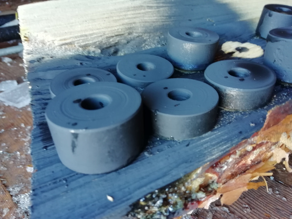 Проставки между рычагом и чашкой пружины (перед) — Lada 4x4 3D, 1,6 л ...