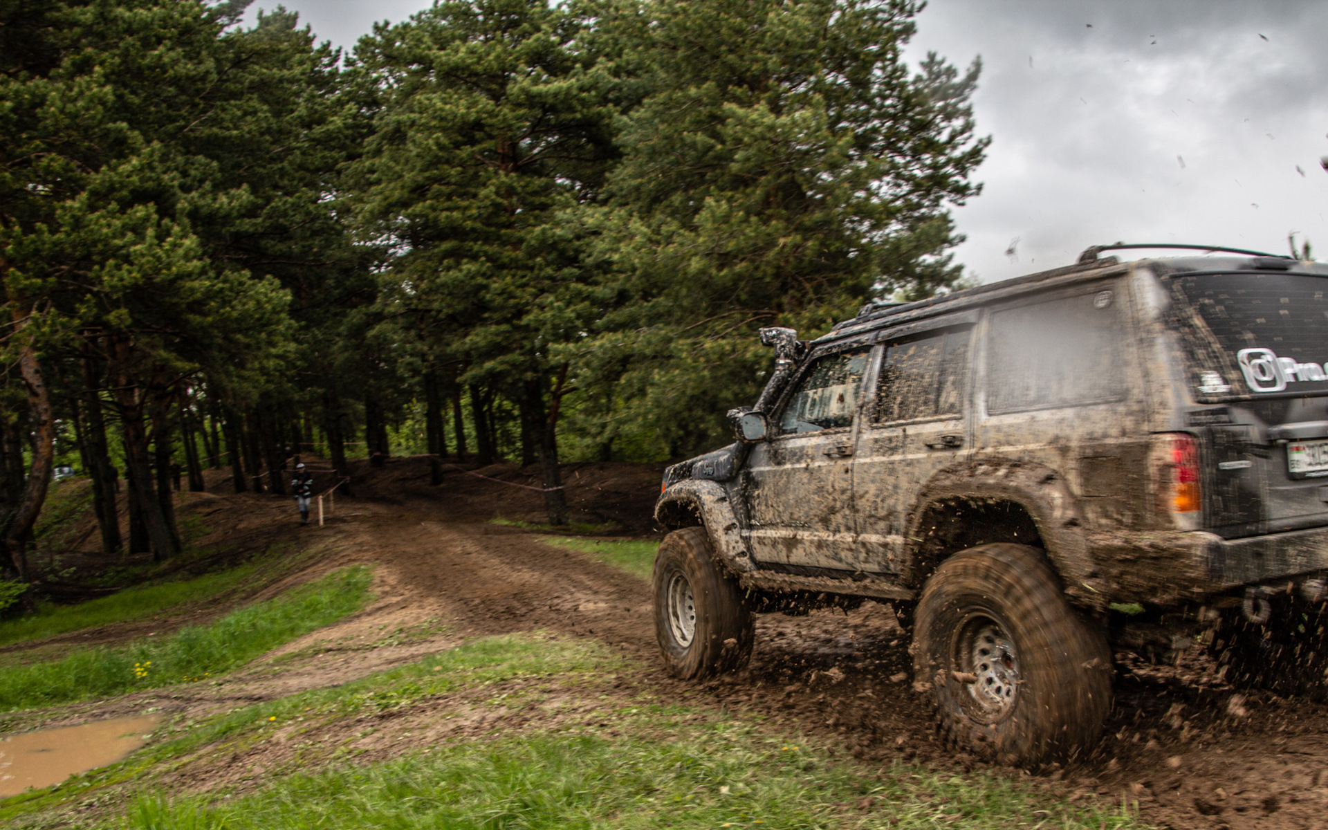 Jeep Wrangler в грязи